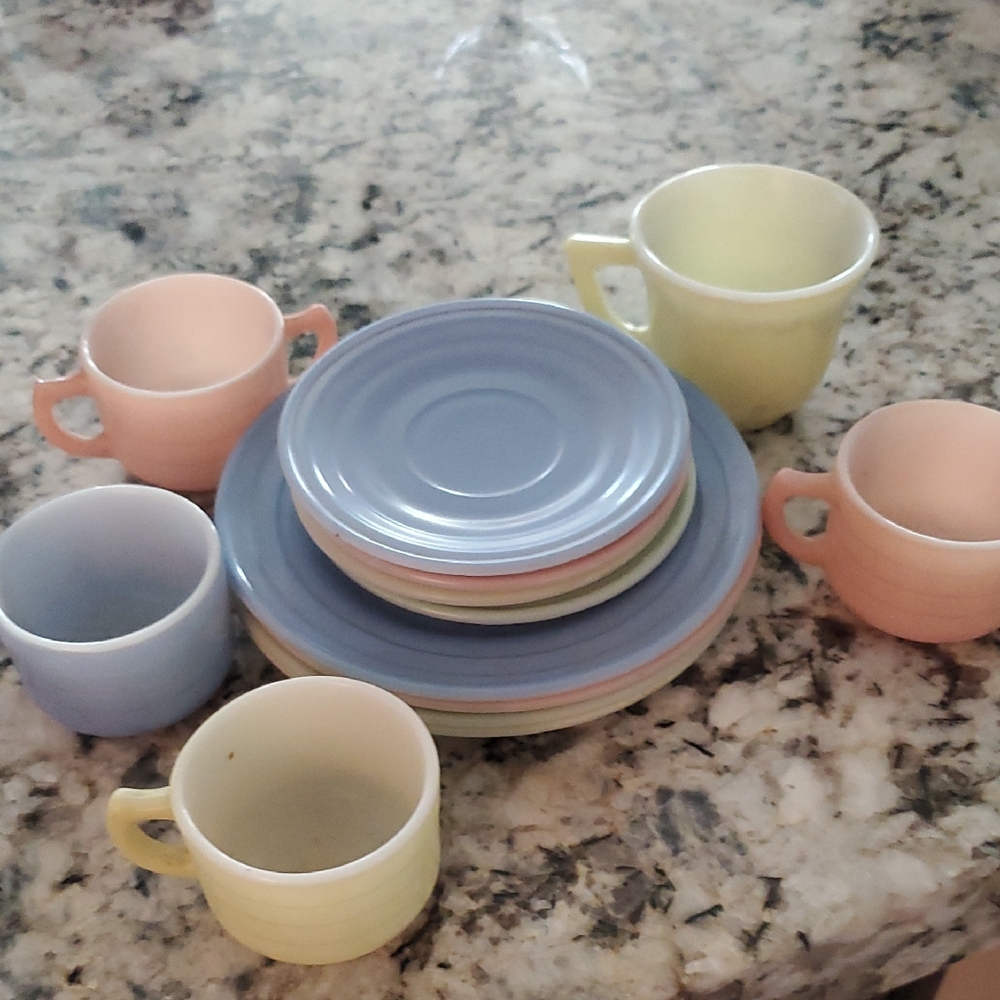 Hazel Atlas Little Hostess Moderntone Childrens Tea Set